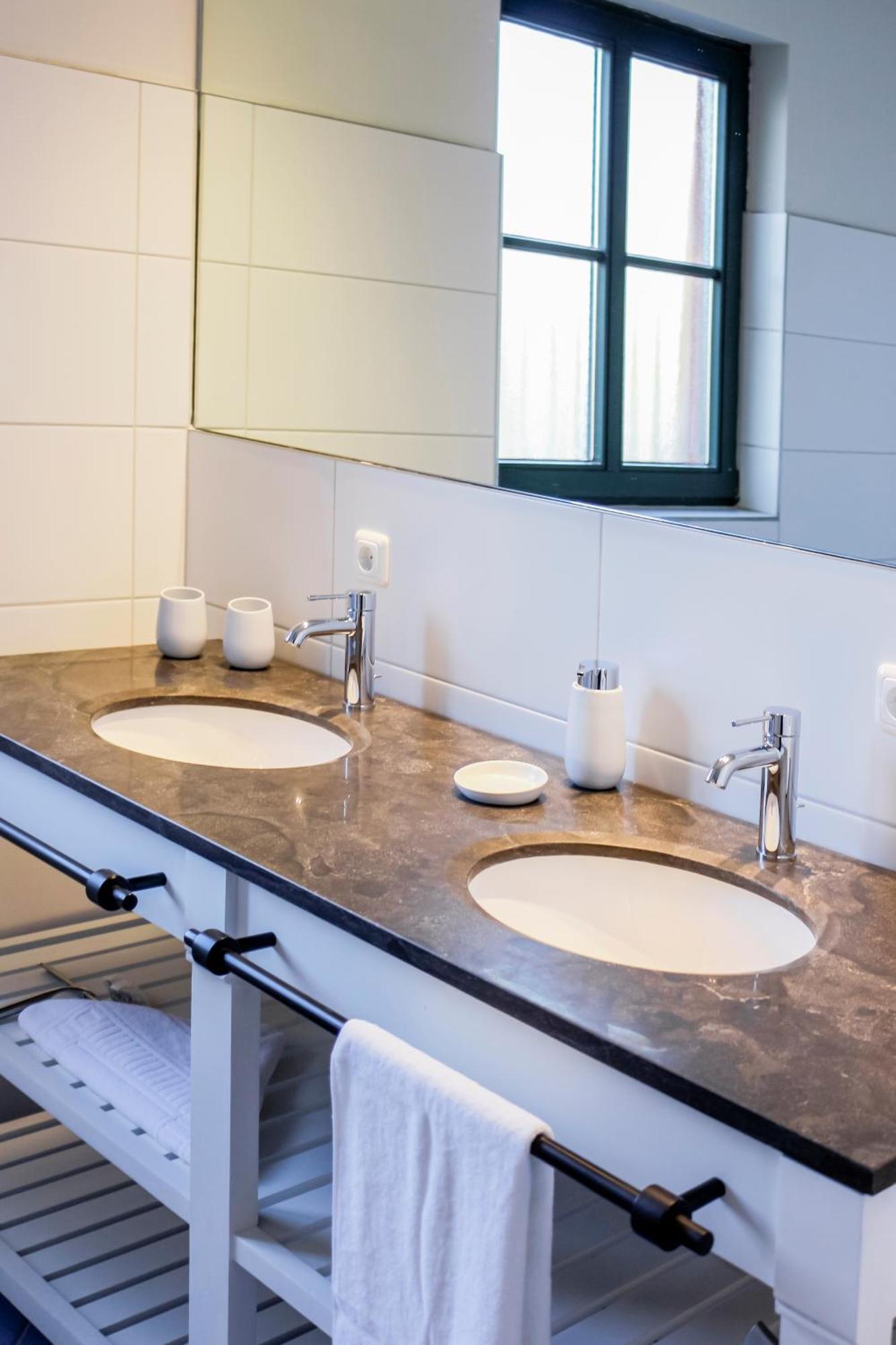Storchennest - Komfortable Fuer 2-5 Personen Appartement Reestow