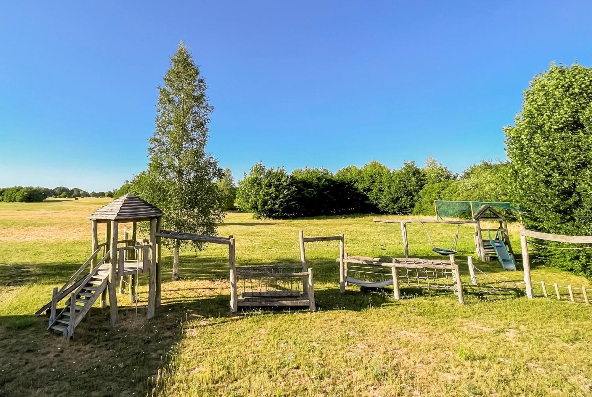 Storchennest - Komfortable Fuer 2-5 Personen Appartement Reestow